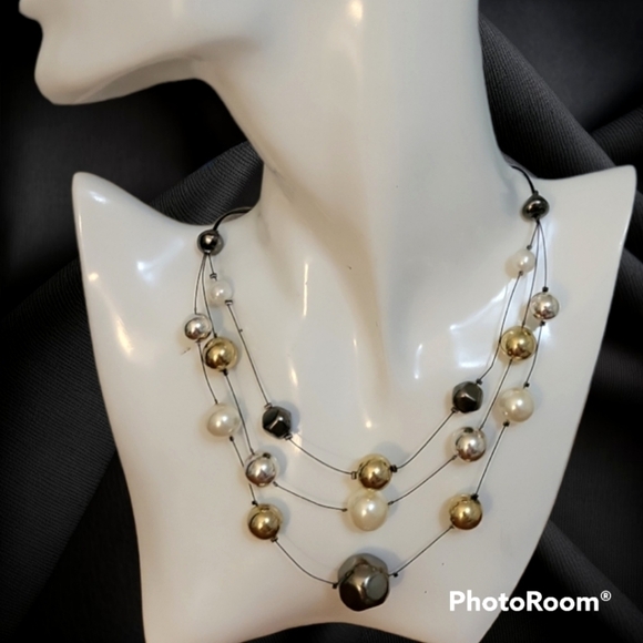 Floating Optical Illusion Acrylic Beaded Holiday Layered Necklace - Picture 1 of 5